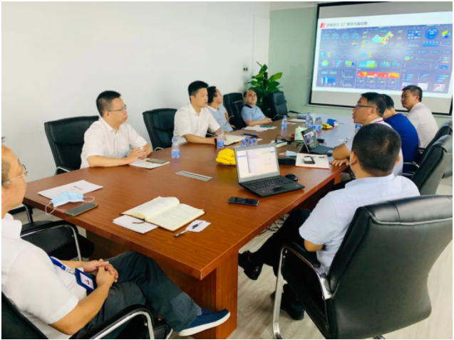 热烈欢迎宝安区工信局、科技局领导一行莅临普菲特考察指导